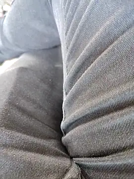 Snapshot of roselover2222 chatting on April 2, 6:44 am roselover2222 online show from April 2, 6:44 am