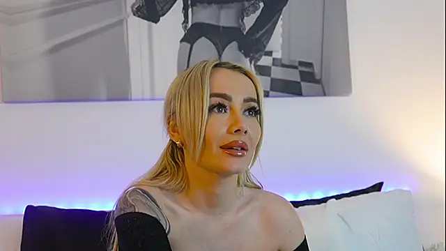 FrancescaGrayy online show from May 13, 8:27 pm