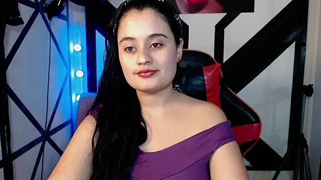 Snapshot of gabriela_tm1 chatting on April 8, 11:54 am gabriela tm1 online show from April 8, 11:54 am