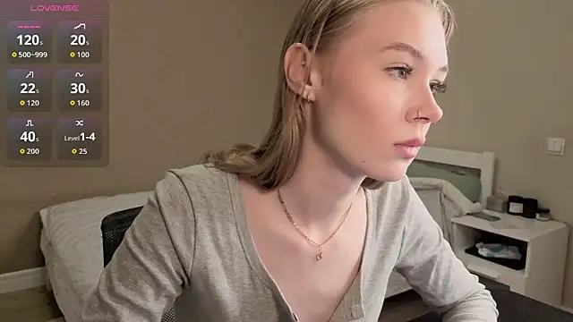 Snapshot of Sellina_moon chatting on April 22, 2:14 am Sellina moon online show from April 22, 2:14 am