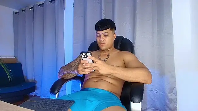 Snapshot of Pedro_x777 chatting on July 7, 9:13 am Pedro x777 online show from July 7, 9:13 am