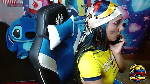 Snapshot of CataLopezzz chatting on July 4, 12:50 am CataLopezzz online show from July 4, 12:50 am