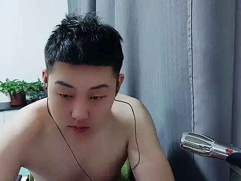 Snapshot of Llpl322 chatting on April 12, 2:55 pm Llpl322 online show from April 12, 2:55 pm