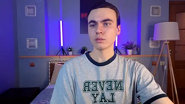 Snapshot of istairee1 chatting on March 22, 9:02 am istairee1 online show from March 22, 9:02 am