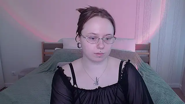 SelenaLily online show from April 4, 2:25 pm