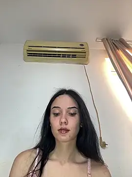 Snapshot of icedrosemarye chatting on June 16, 5:15 pm icedrosemarye online show from June 16, 5:15 pm