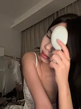 jolie 33 online show from May 8, 1:05 pm
