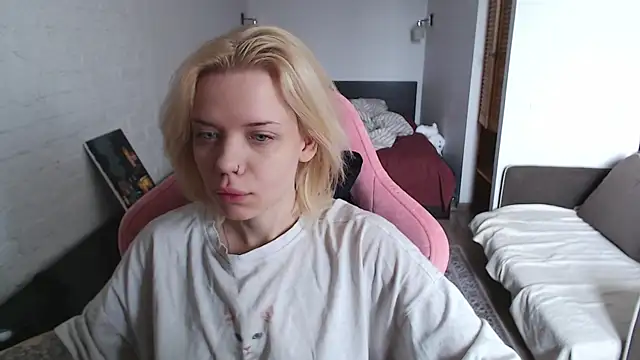 Snapshot of TenderChloe chatting on March 28, 9:42 am TenderChloe online show from March 28, 9:42 am