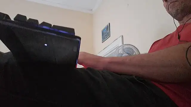 Snapshot of Sueliton2 chatting on March 31, 7:47 pm Sueliton2 online show from March 31, 7:47 pm