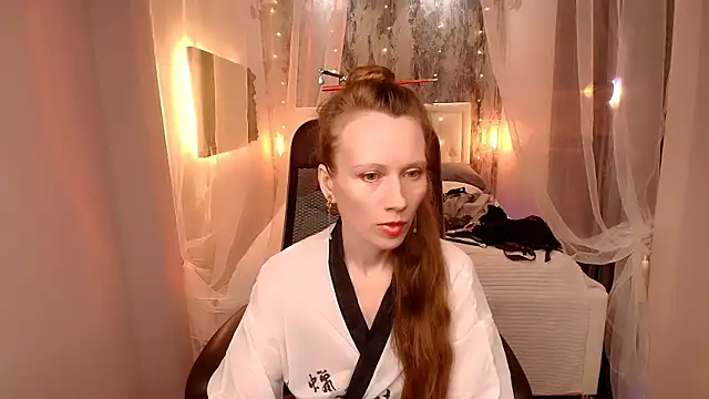 Snapshot of NicoleMiless chatting on April 14, 12:33 pm NicoleMiless online show from April 14, 12:33 pm