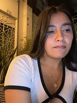 HaileyBiieber online show from April 1, 11:57 pm