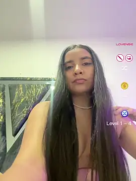 Snapshot of HaileyBiieber chatting on April 28, 3:44 am HaileyBiieber online show from April 28, 3:44 am
