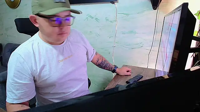 maximo daddy online show from April 23, 12:15 pm