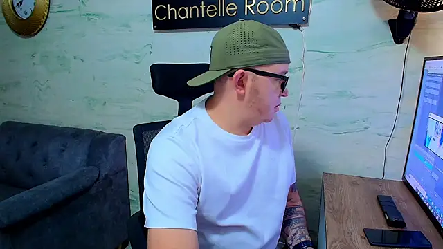 maximo daddy online show from April 24, 12:40 pm