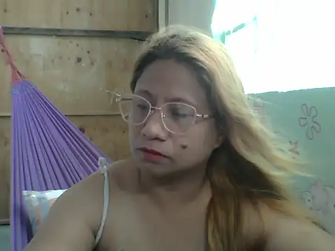 PinayChristine online show from May 17, 2:20 am