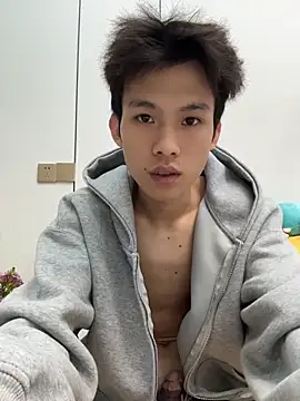 zzzzppp3 online show from April 26, 2:09 am