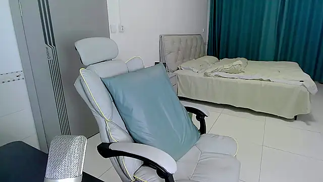 Snapshot of zzzzppp3 chatting on August 7, 1:02 pm zzzzppp3 online show from August 7, 1:02 pm