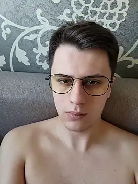 Snapshot of Tobi000777 chatting on March 23, 8:40 am Tobi000777 online show from March 23, 8:40 am