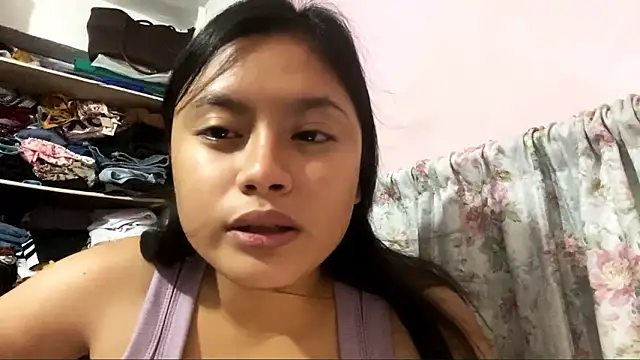 Snapshot of PennieDegraaf chatting on March 25, 1:06 pm PennieDegraaf online show from March 25, 1:06 pm