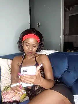 Snapshot of Sweet_Doll2 chatting on June 11, 7:56 pm Sweet Doll2 online show from June 11, 7:56 pm
