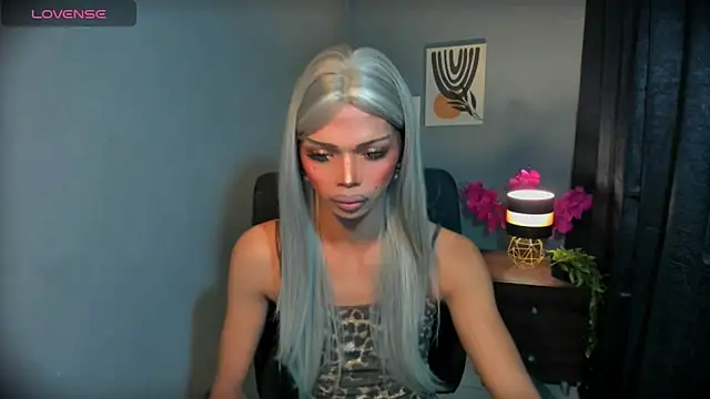 Snapshot of xEllaineCumsLotx chatting on March 25, 11:33 pm xEllaineCumsLotx online show from March 25, 11:33 pm