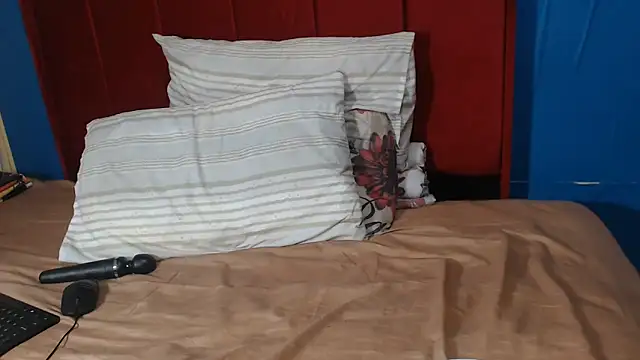 DarkBeautyX online show from June 21, 5:37 pm
