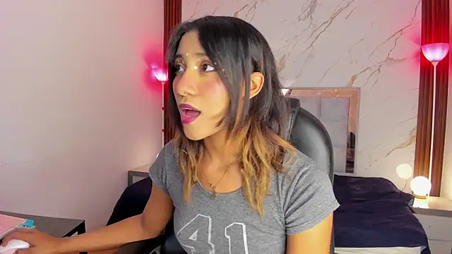 EsperanzaMora online show from May 2, 11:59 am