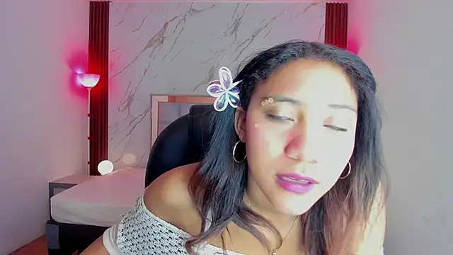 EsperanzaMora online show from May 12, 12:02 pm
