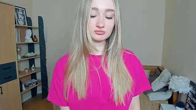 VioletteClaire online show from April 24, 9:12 am