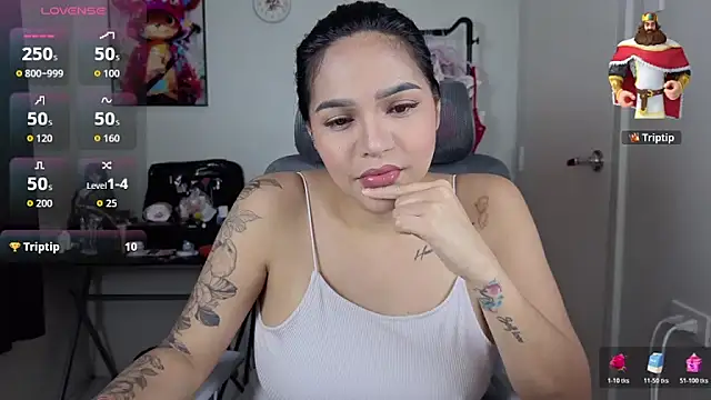 Snapshot of monicaconde chatting on April 13, 5:24 am monicaconde online show from April 13, 5:24 am