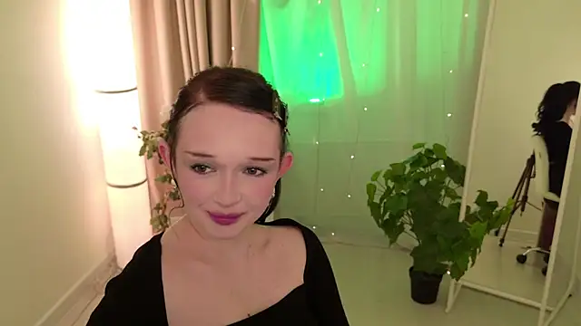 Snapshot of Flora_Ray chatting on April 1, 1:41 pm Flora Ray online show from April 1, 1:41 pm