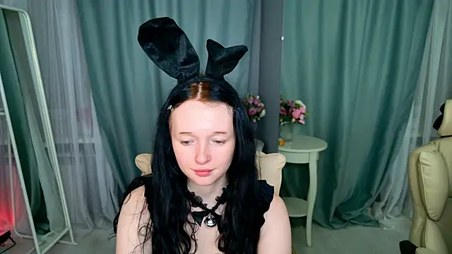 Snapshot of Flora_Ray chatting on April 4, 8:56 am Flora Ray online show from April 4, 8:56 am