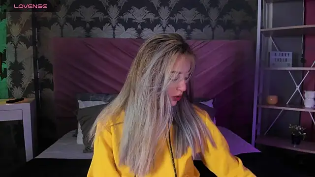 mykinkydoll  online show from April 21, 10:01 pm