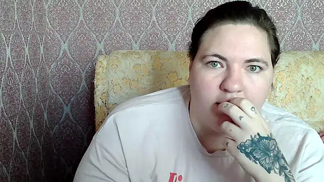 Snapshot of ElviraOreilllyX chatting on May 16, 6:32 am ElviraOreilllyX online show from May 16, 6:32 am