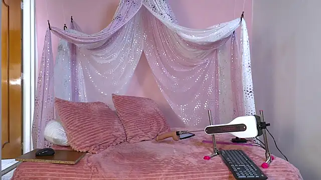 Snapshot of selene_moretti chatting on May 7, 6:13 pm selene moretti online show from May 7, 6:13 pm