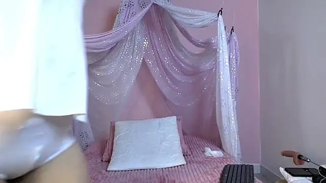 Snapshot of selene_moretti chatting on May 29, 12:14 pm selene moretti online show from May 29, 12:14 pm