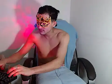 SexyboyHot2000 online show from May 6, 3:24 am