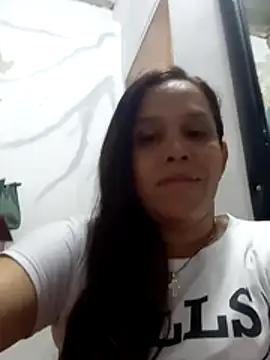 Snapshot of alexandra-queen chatting on May 2, 10:04 pm alexandra-queen online show from May 2, 10:04 pm