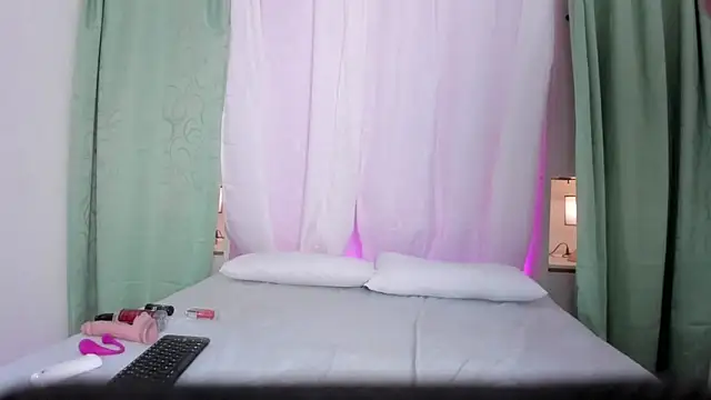 Snapshot of TessaLowe chatting on March 25, 2:45 pm TessaLowe online show from March 25, 2:45 pm