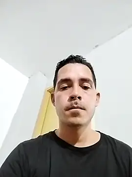Snapshot of Gabriel_leon33 chatting on April 1, 3:29 am Gabriel leon33 online show from April 1, 3:29 am