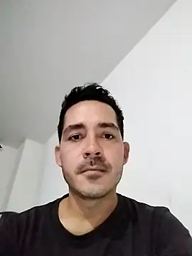Snapshot of Gabriel_leon33 chatting on April 3, 10:41 pm Gabriel leon33 online show from April 3, 10:41 pm