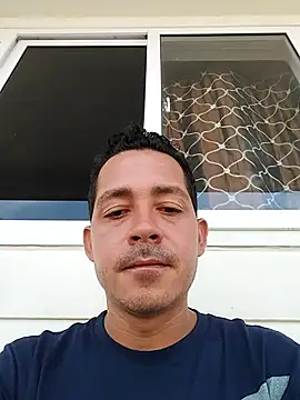 Snapshot of Gabriel_leon33 chatting on April 18, 8:09 pm Gabriel leon33 online show from April 18, 8:09 pm