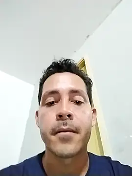 Snapshot of Gabriel_leon33 chatting on April 19, 8:13 am Gabriel leon33 online show from April 19, 8:13 am