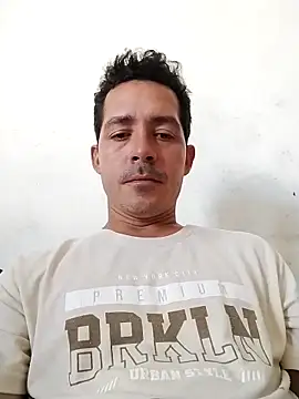 Snapshot of Gabriel_leon33 chatting on May 4, 7:43 pm Gabriel leon33 online show from May 4, 7:43 pm