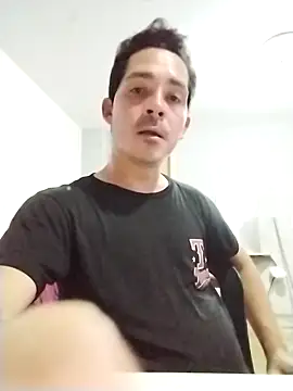 Snapshot of Gabriel_leon33 chatting on May 24, 1:21 am Gabriel leon33 online show from May 24, 1:21 am