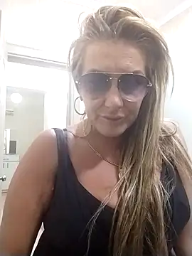 Snapshot of Exotic_ParisX chatting on April 12, 10:53 am Exotic ParisX online show from April 12, 10:53 am