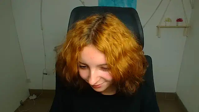 Snapshot of Butterfly_Milly chatting on June 17, 11:45 am Butterfly Milly online show from June 17, 11:45 am
