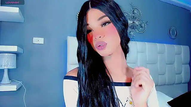 Snapshot of Kornylovee chatting on April 11, 9:19 pm Kornylovee online show from April 11, 9:19 pm