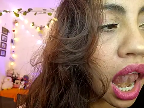 Snapshot of LASEXbellaX chatting on May 5, 3:36 am LASEXbellaX online show from May 5, 3:36 am