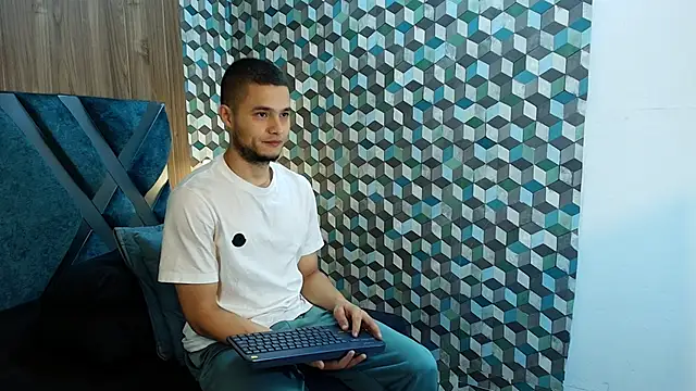Snapshot of Joaho_Fernandez chatting on June 8, 9:15 pm Joaho Fernandez online show from June 8, 9:15 pm